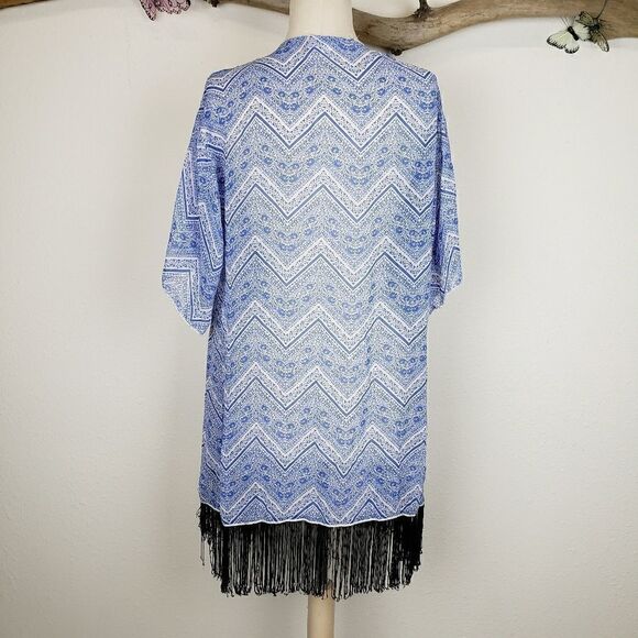 Lularoe monroe short sleeve kimono with fringe - Picture 4 of 5